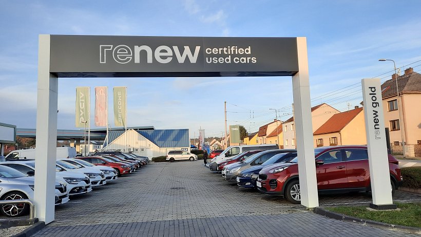 Werbeschilder für RENAULT-Autohäuser