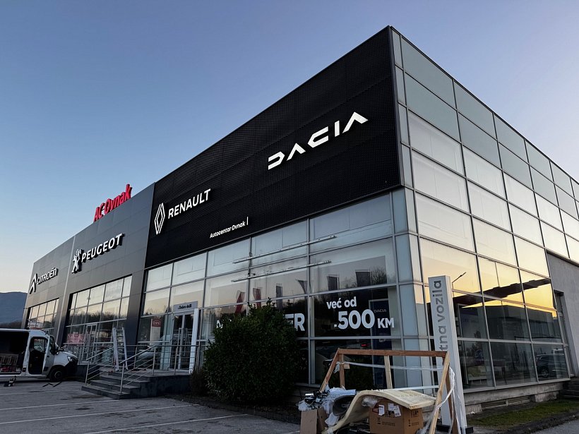 Werbeschilder für RENAULT-Autohäuser