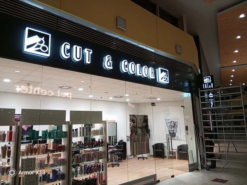 CUT & COLOR Olympia Brno