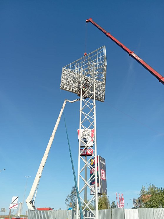 1-zavesovani-panelu-na-pylon-9.jpeg
