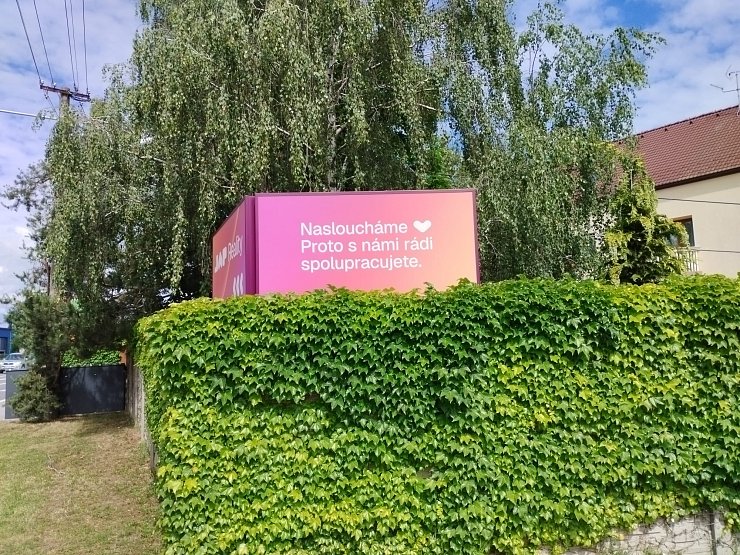 3-tabule-na-stojkach-plot-narozi-16.jpeg
