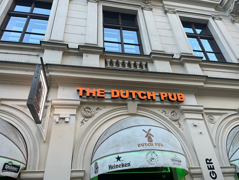 THE DUTCH PUB